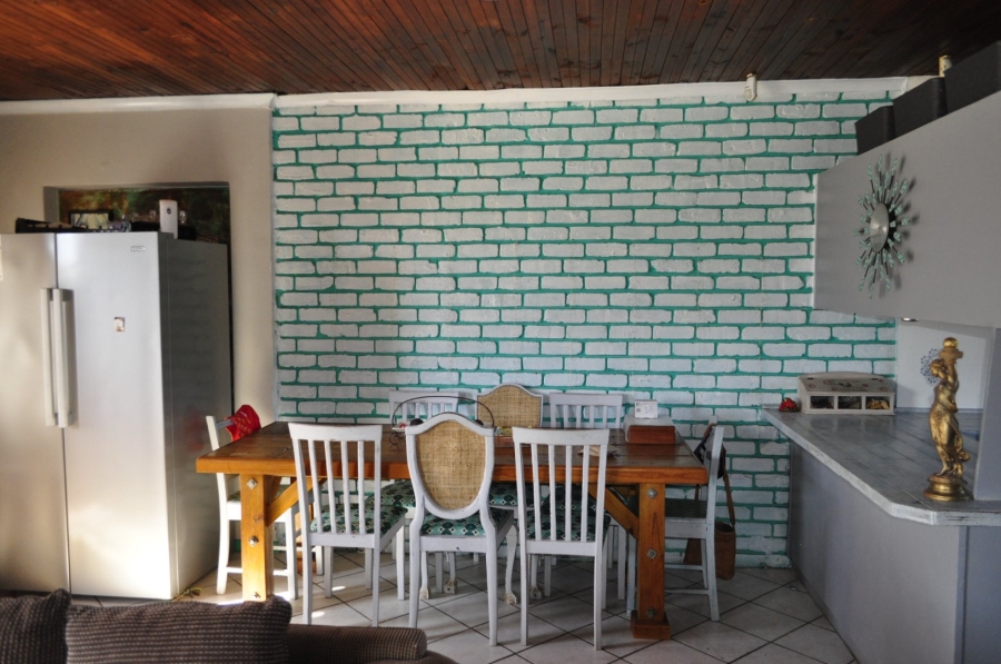 6 Bedroom Property for Sale in Wavecrest Eastern Cape